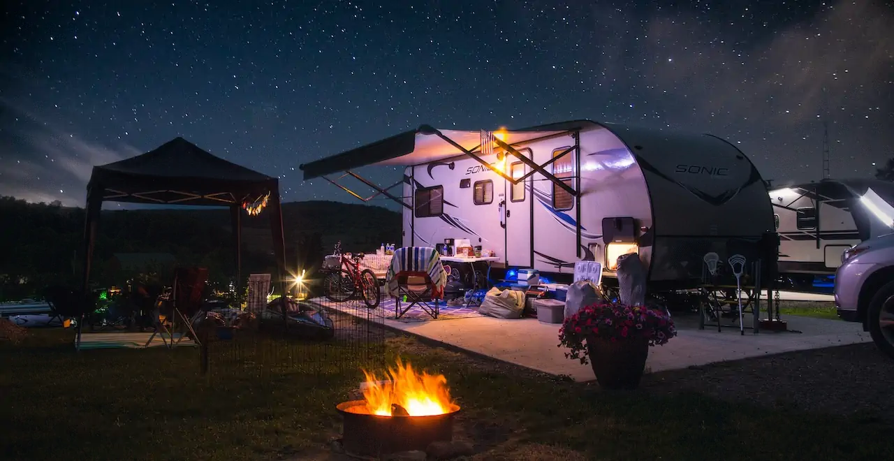 rv camping under starry sky
